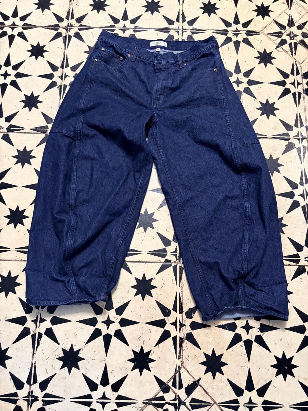 Abercrombie & Fitch barrel jeans